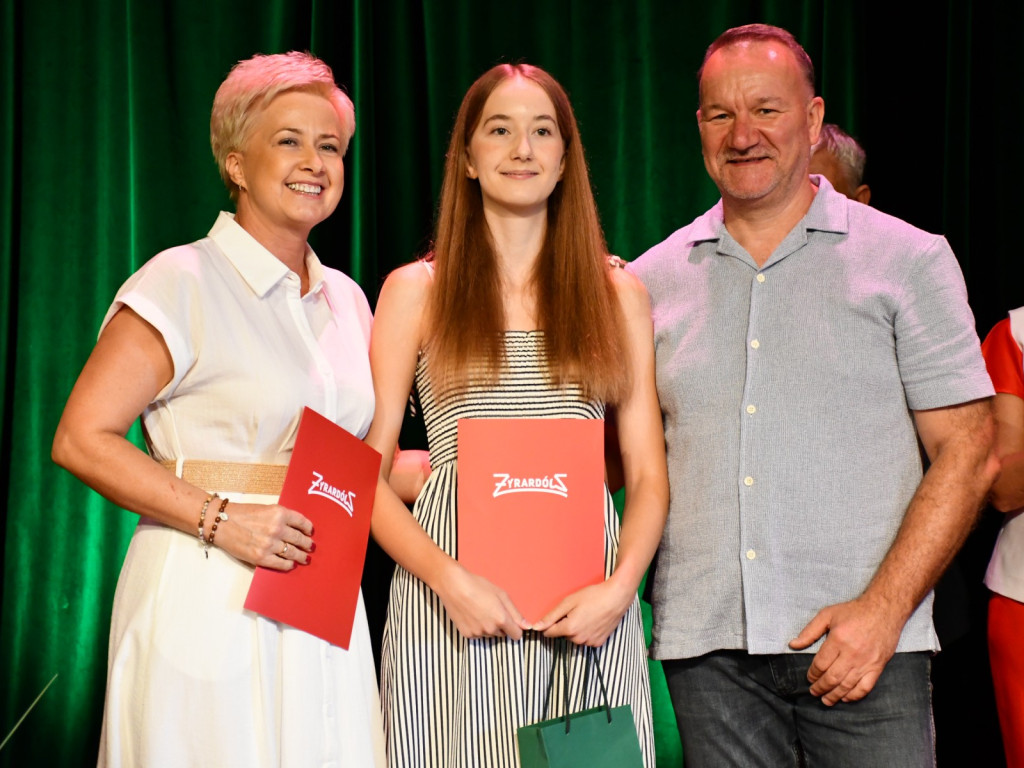 Wyróżniono wybitnych absolwentów klas VIII