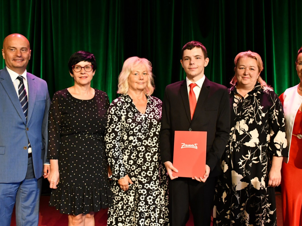 Wyróżniono wybitnych absolwentów klas VIII