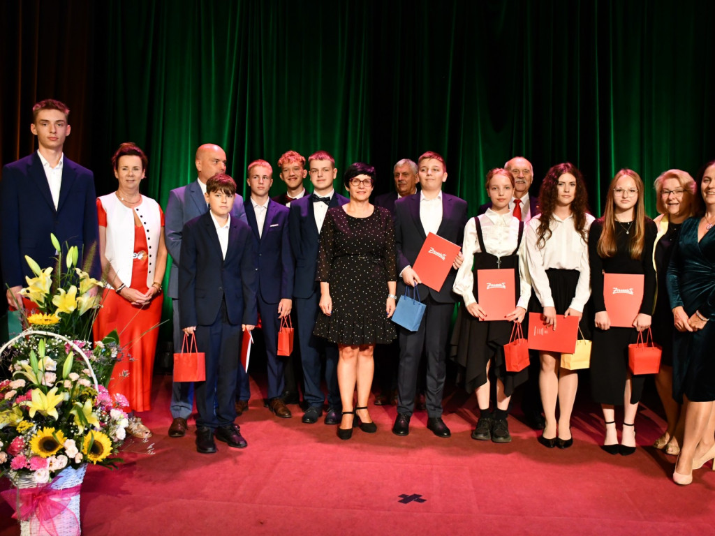 Wyróżniono wybitnych absolwentów klas VIII