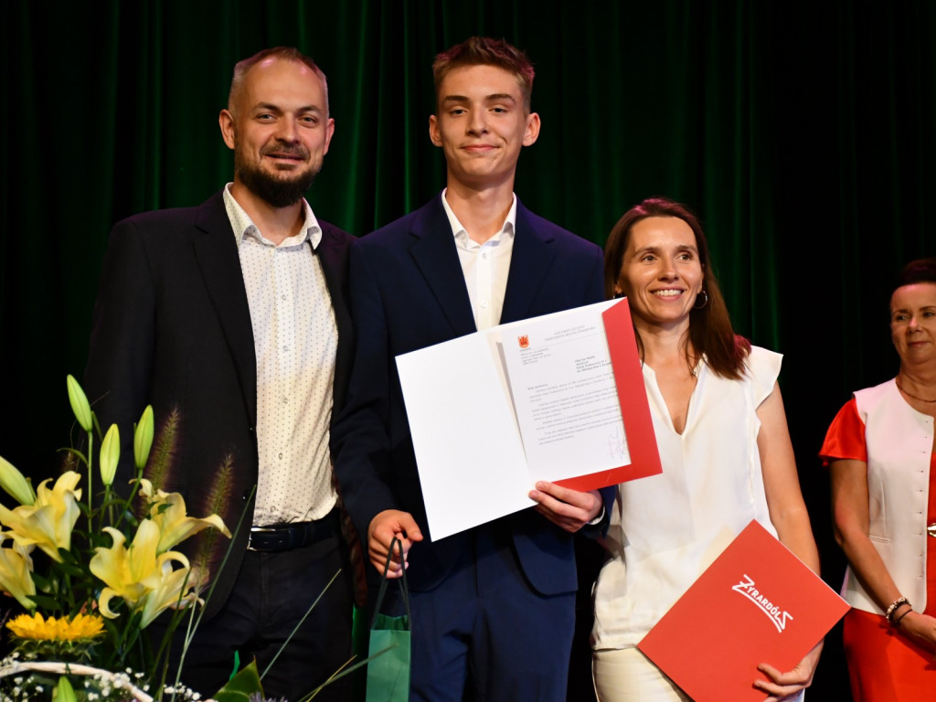 Wyróżniono wybitnych absolwentów klas VIII