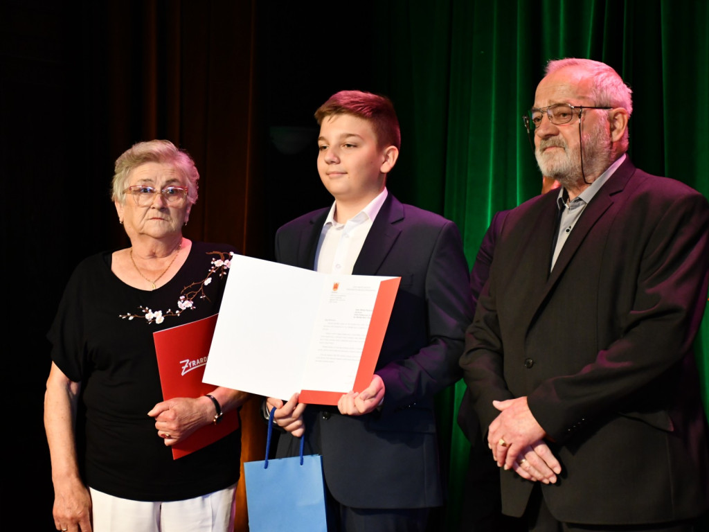 Wyróżniono wybitnych absolwentów klas VIII