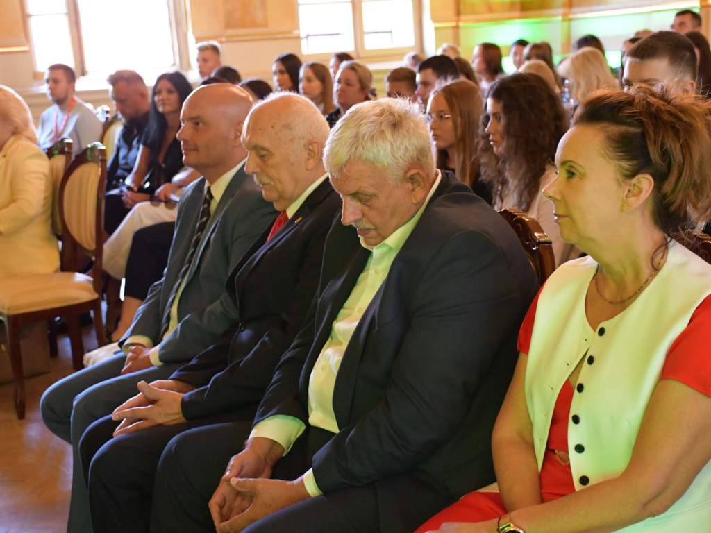 Wyróżniono wybitnych absolwentów klas VIII