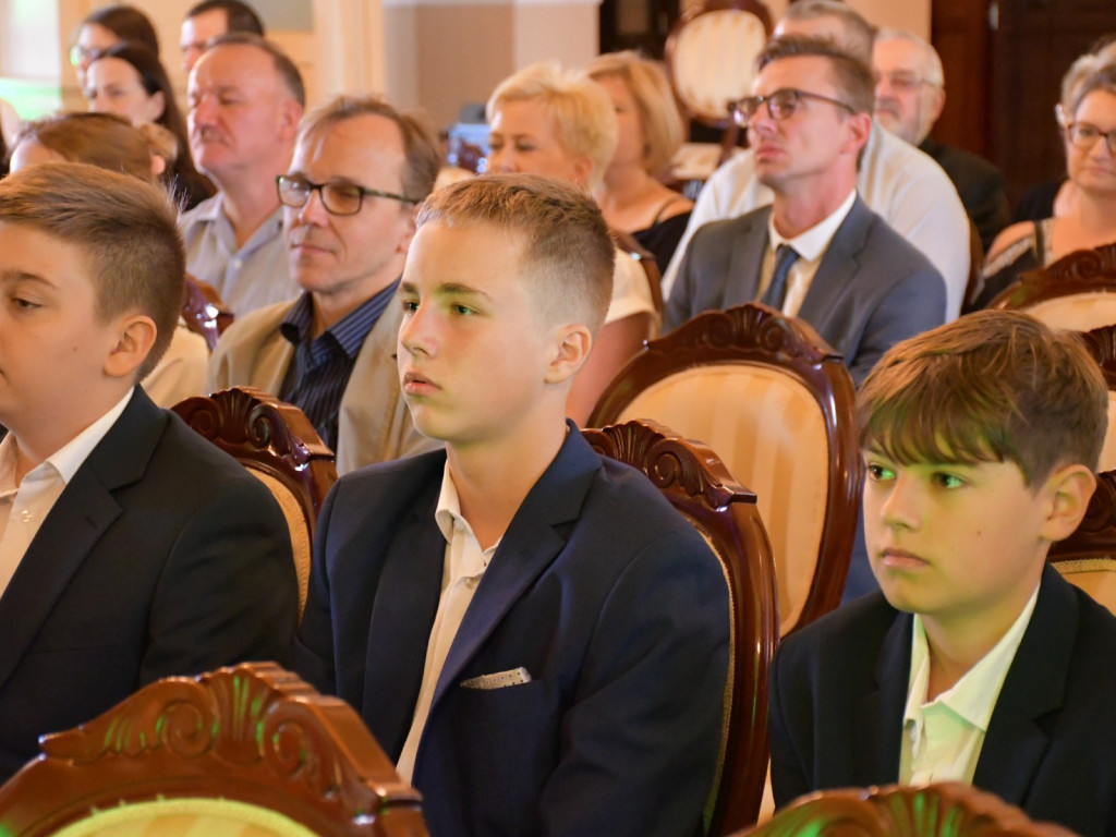 Wyróżniono wybitnych absolwentów klas VIII