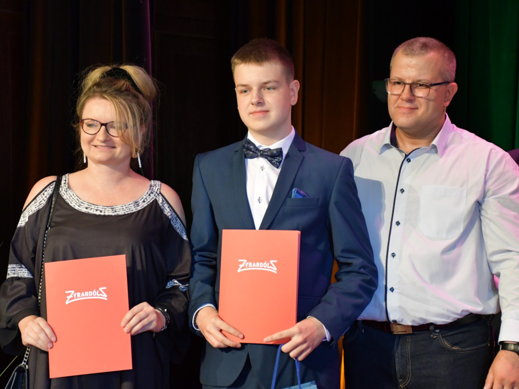 Wyróżniono wybitnych absolwentów klas VIII