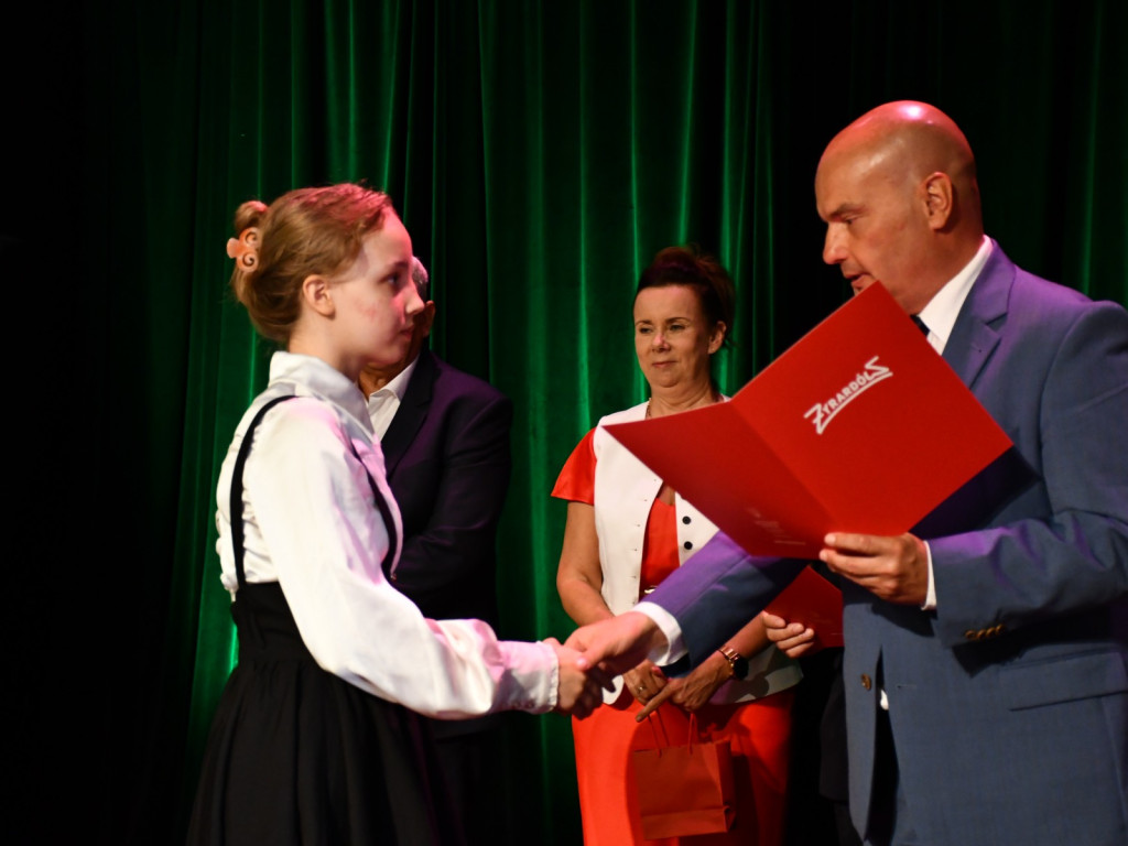 Wyróżniono wybitnych absolwentów klas VIII