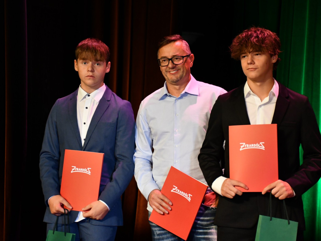 Wyróżniono wybitnych absolwentów klas VIII