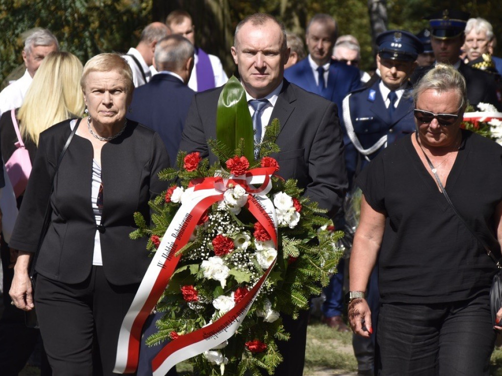 Uroczysty apel ku czci Bohaterów Września na żyrardowskim cmentarzu