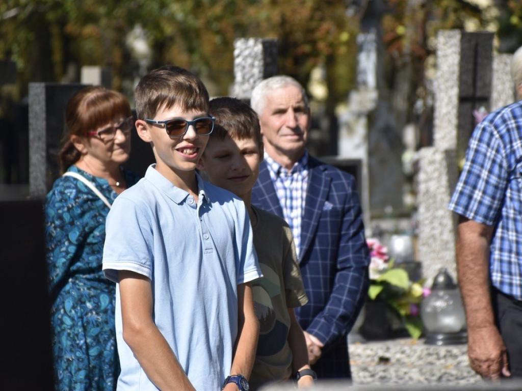Uroczysty apel ku czci Bohaterów Września na żyrardowskim cmentarzu