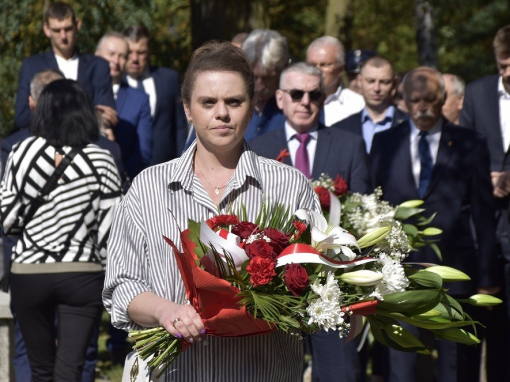 Uroczysty apel ku czci Bohaterów Września na żyrardowskim cmentarzu