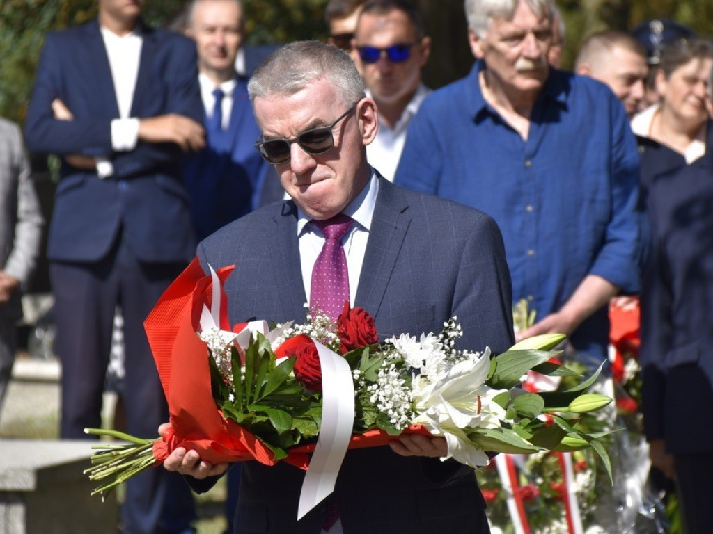 Uroczysty apel ku czci Bohaterów Września na żyrardowskim cmentarzu