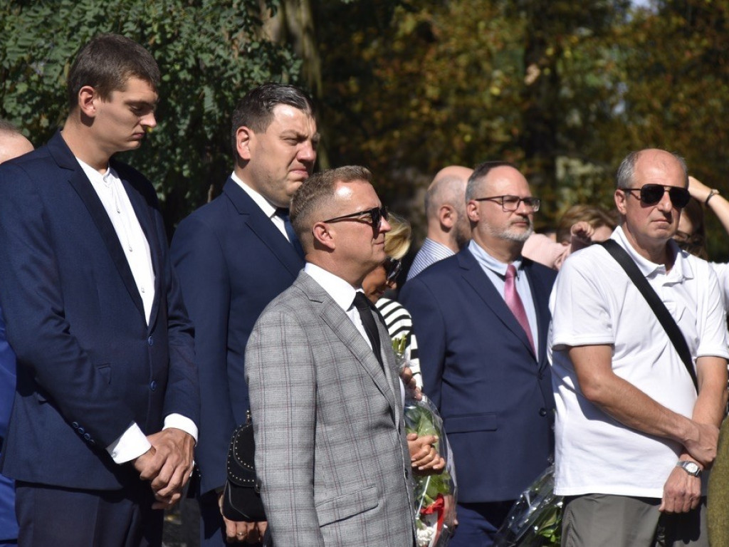 Uroczysty apel ku czci Bohaterów Września na żyrardowskim cmentarzu