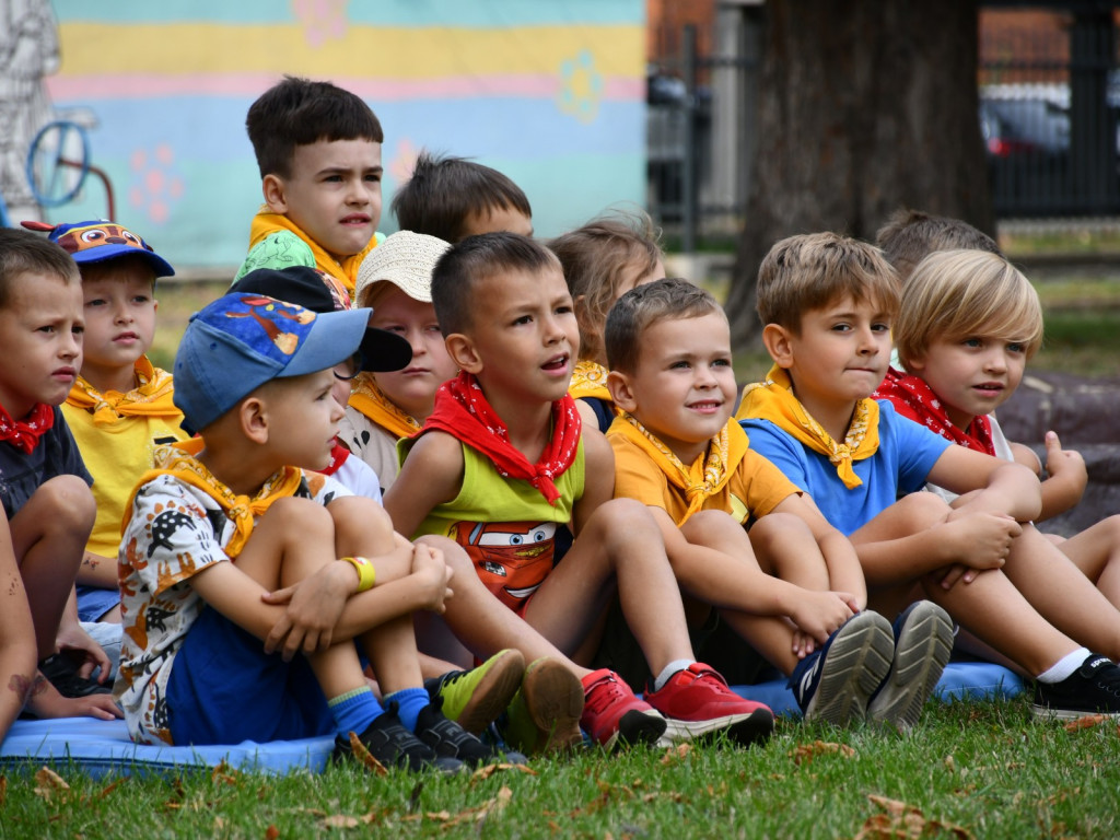 Piknik z biblioteką. Przedszkolaki na tropie literkowej afery