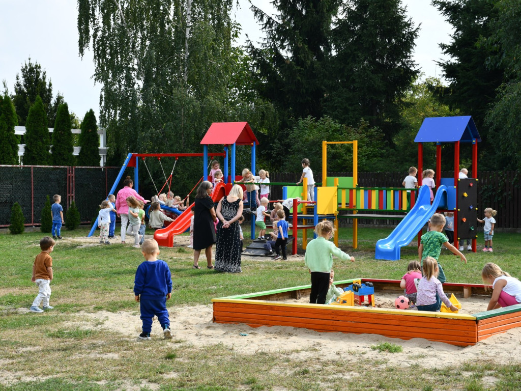 Radość przedszkolaków. Nowe place zabaw w Miejskim Przedszkolu nr 5 już otwarte!