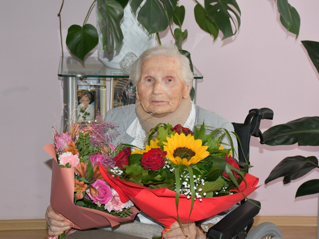 Pani Helena skończyła 100 lat i jest szczęśliwa