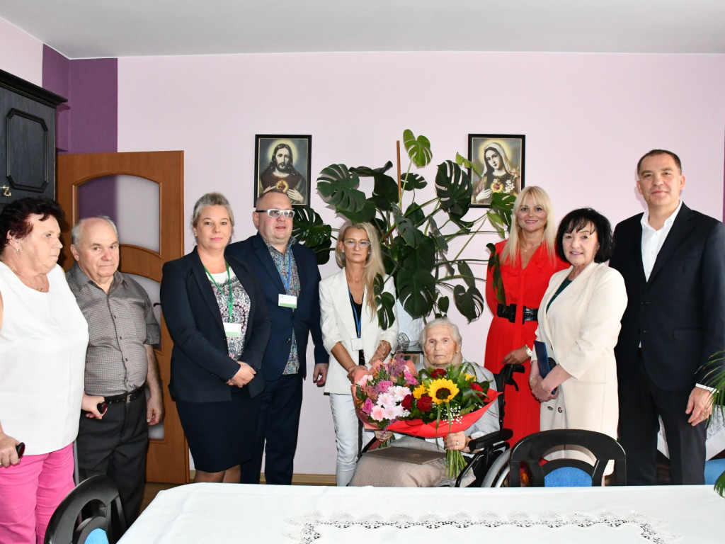 Pani Helena skończyła 100 lat i jest szczęśliwa