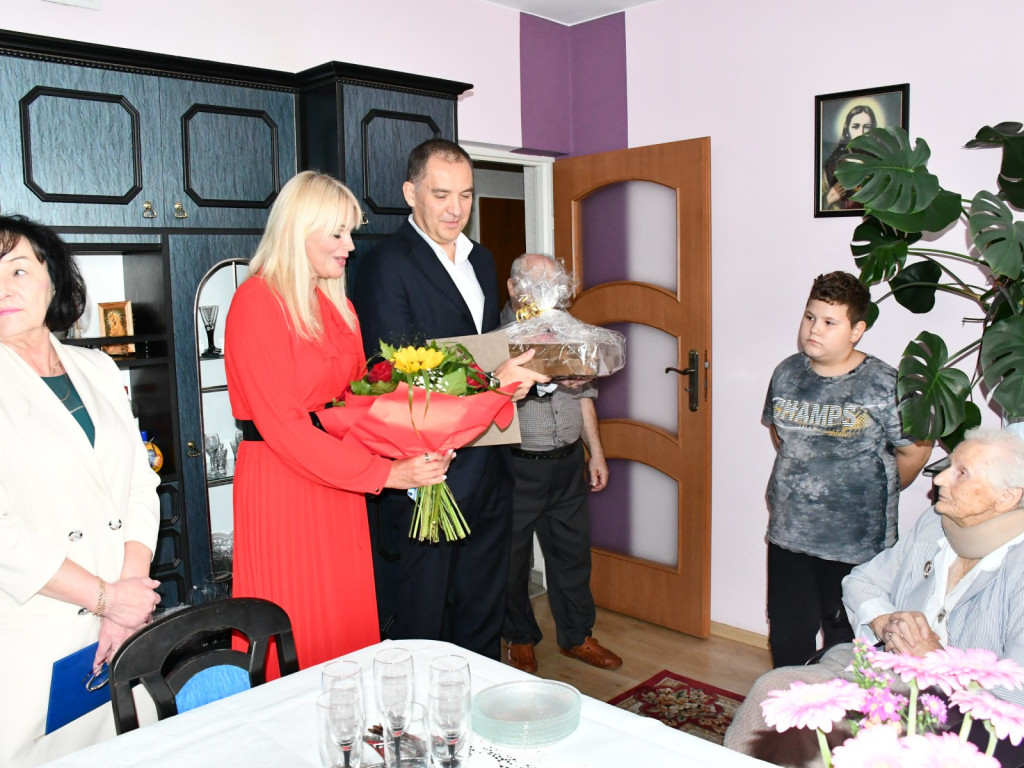 Pani Helena skończyła 100 lat i jest szczęśliwa