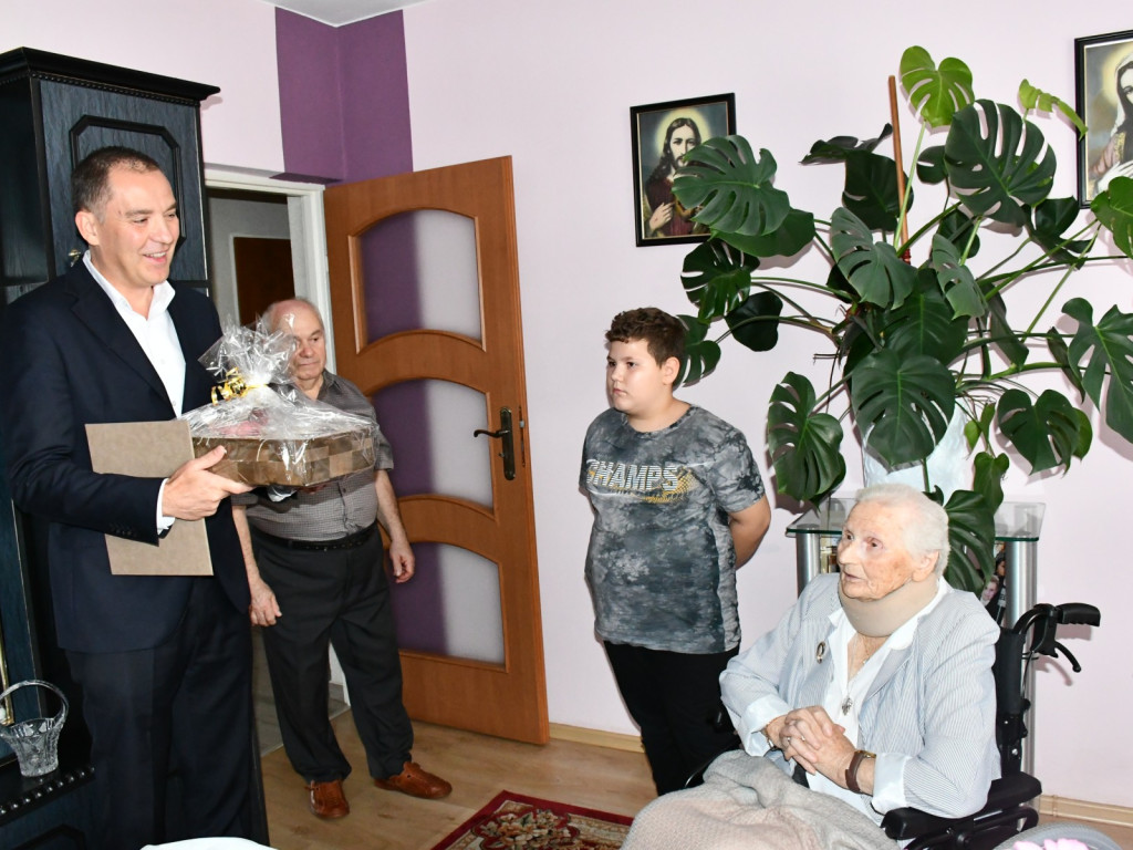 Pani Helena skończyła 100 lat i jest szczęśliwa