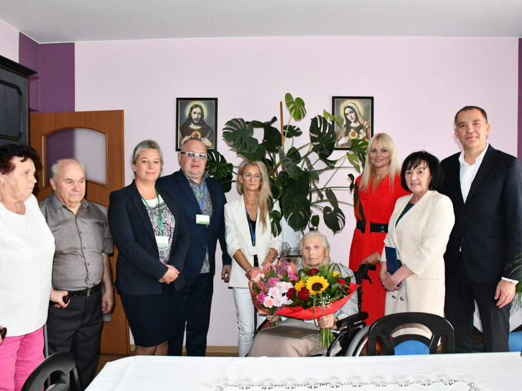 Pani Helena skończyła 100 lat i jest szczęśliwa