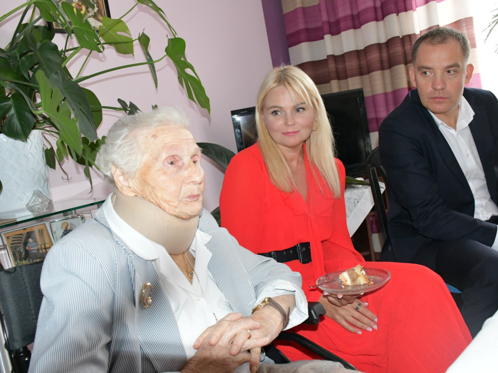 Pani Helena skończyła 100 lat i jest szczęśliwa