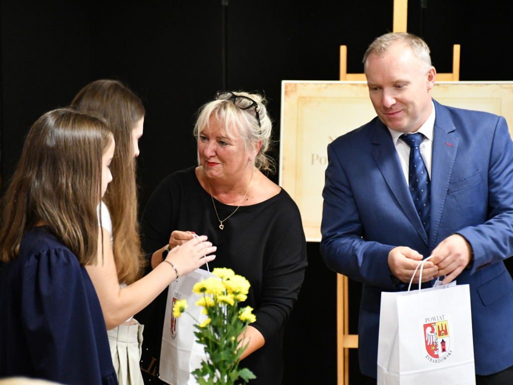Powiat Żyrardowski nagrodził najlepszych absolwentów