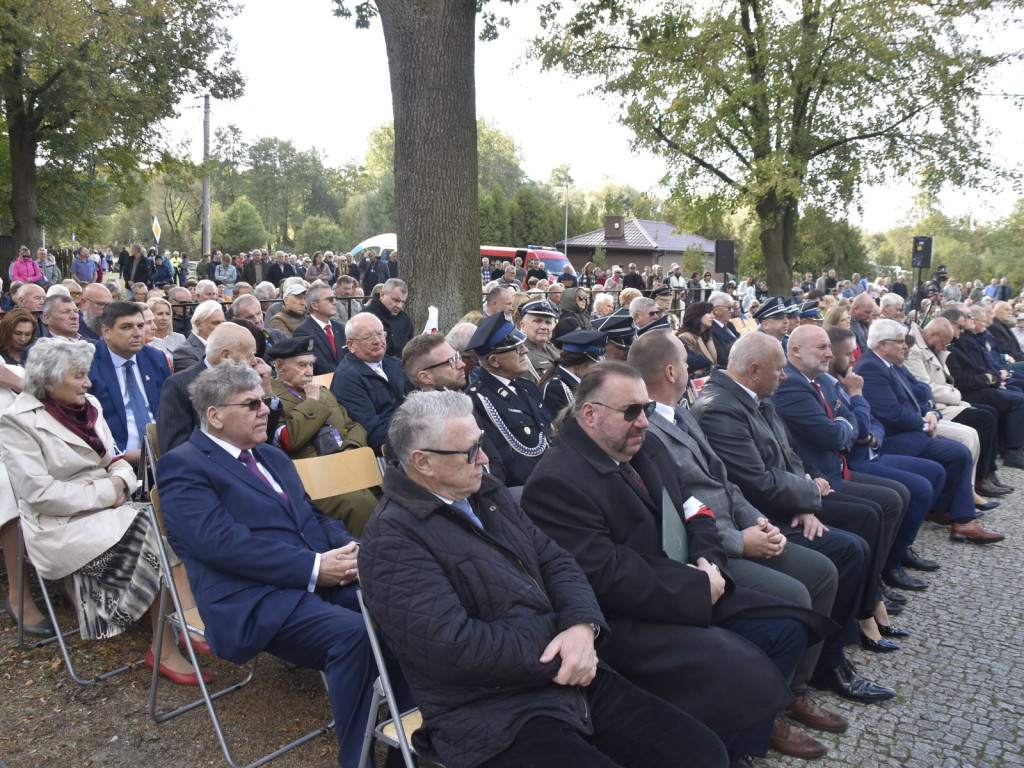 Wielki hołd bohaterom poległym na Ziemi Jaktorowskiej