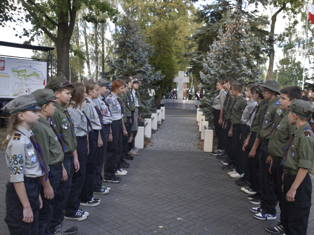 Wielki hołd bohaterom poległym na Ziemi Jaktorowskiej