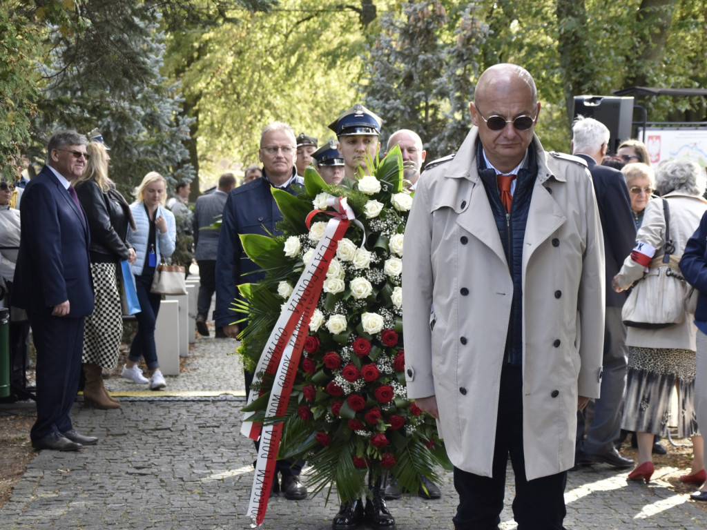 Wielki hołd bohaterom poległym na Ziemi Jaktorowskiej