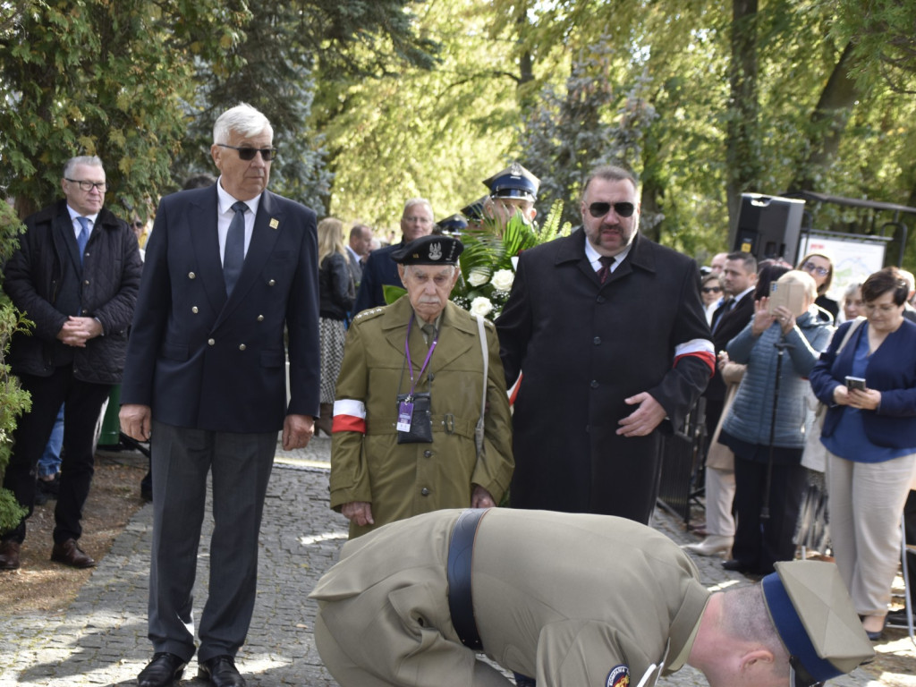 Wielki hołd bohaterom poległym na Ziemi Jaktorowskiej