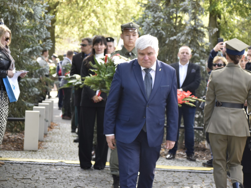 Wielki hołd bohaterom poległym na Ziemi Jaktorowskiej