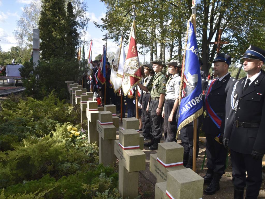 Wielki hołd bohaterom poległym na Ziemi Jaktorowskiej