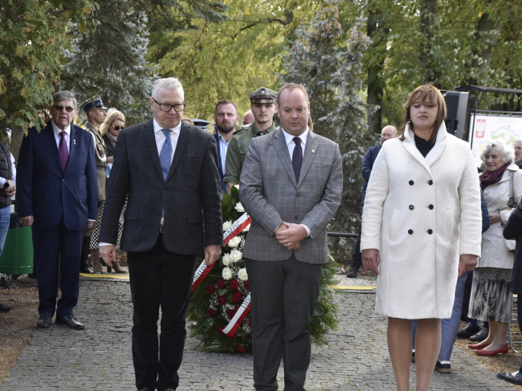 Wielki hołd bohaterom poległym na Ziemi Jaktorowskiej