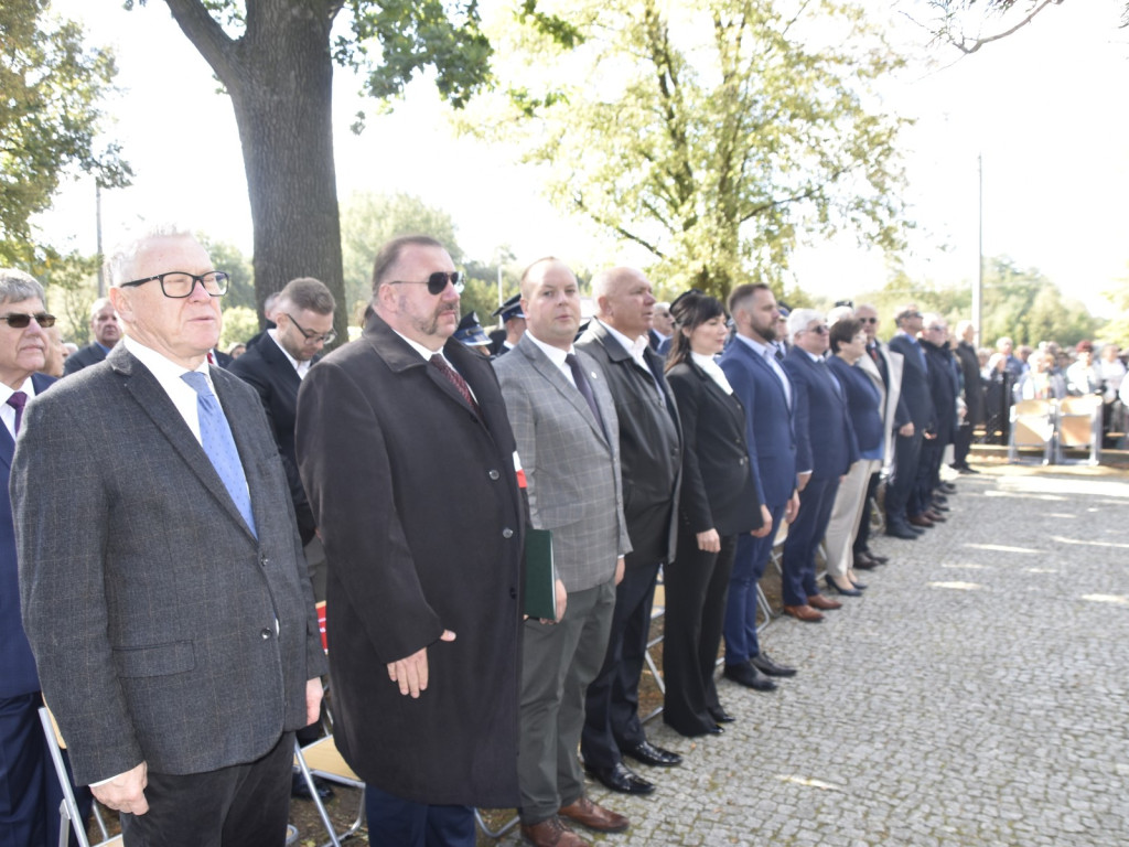 Wielki hołd bohaterom poległym na Ziemi Jaktorowskiej