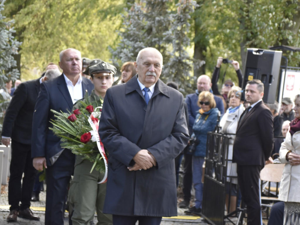 Wielki hołd bohaterom poległym na Ziemi Jaktorowskiej