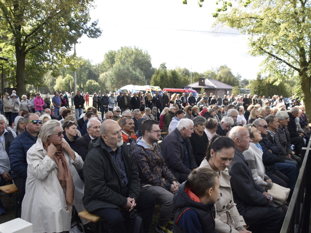 Wielki hołd bohaterom poległym na Ziemi Jaktorowskiej