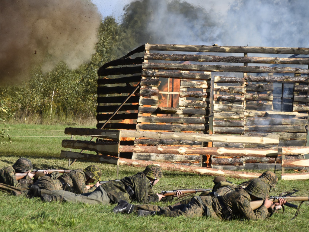 Wielki hołd bohaterom poległym na Ziemi Jaktorowskiej