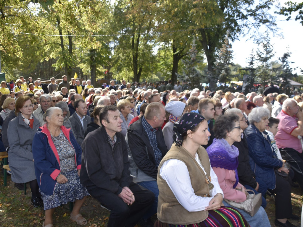 Wielki hołd bohaterom poległym na Ziemi Jaktorowskiej