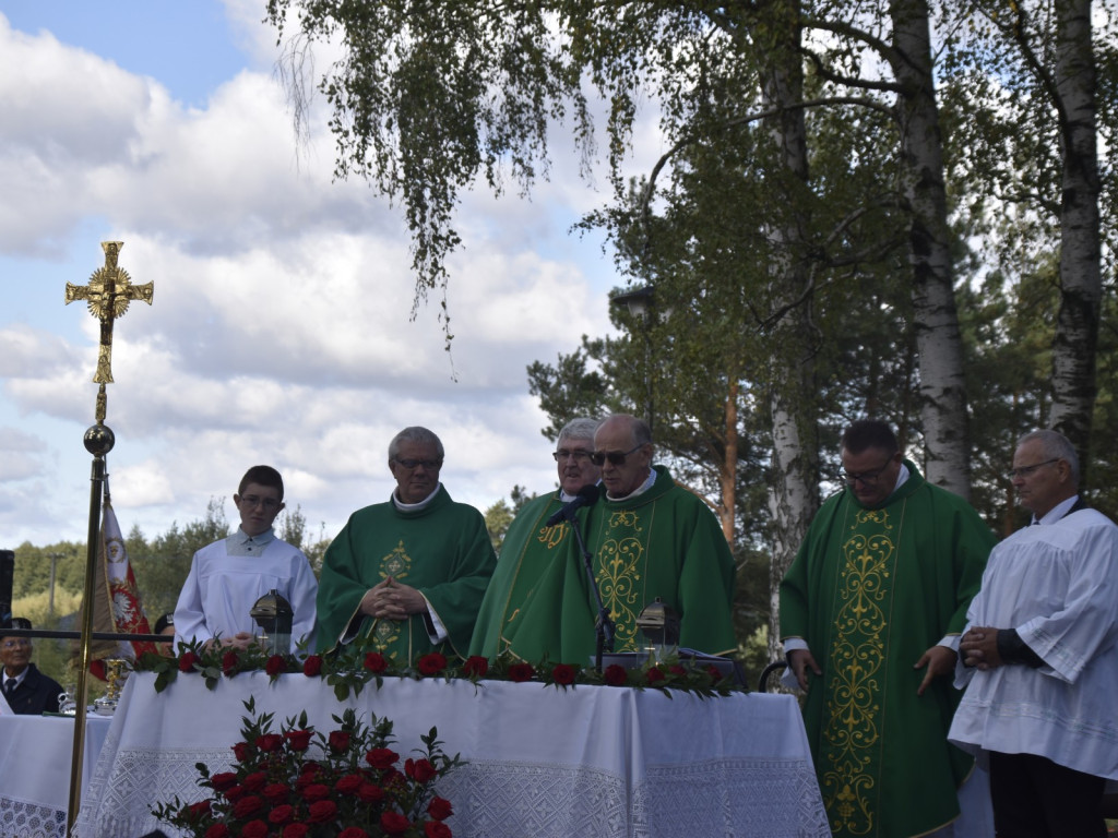 Wielki hołd bohaterom poległym na Ziemi Jaktorowskiej