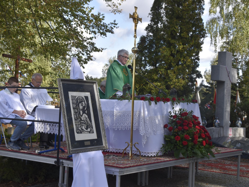 Wielki hołd bohaterom poległym na Ziemi Jaktorowskiej