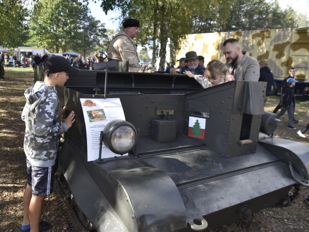 Wielki hołd bohaterom poległym na Ziemi Jaktorowskiej