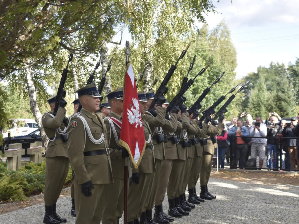 Wielki hołd bohaterom poległym na Ziemi Jaktorowskiej