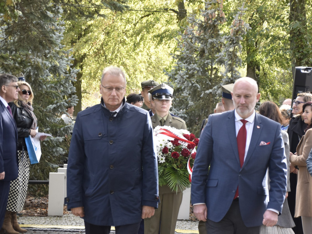 Wielki hołd bohaterom poległym na Ziemi Jaktorowskiej