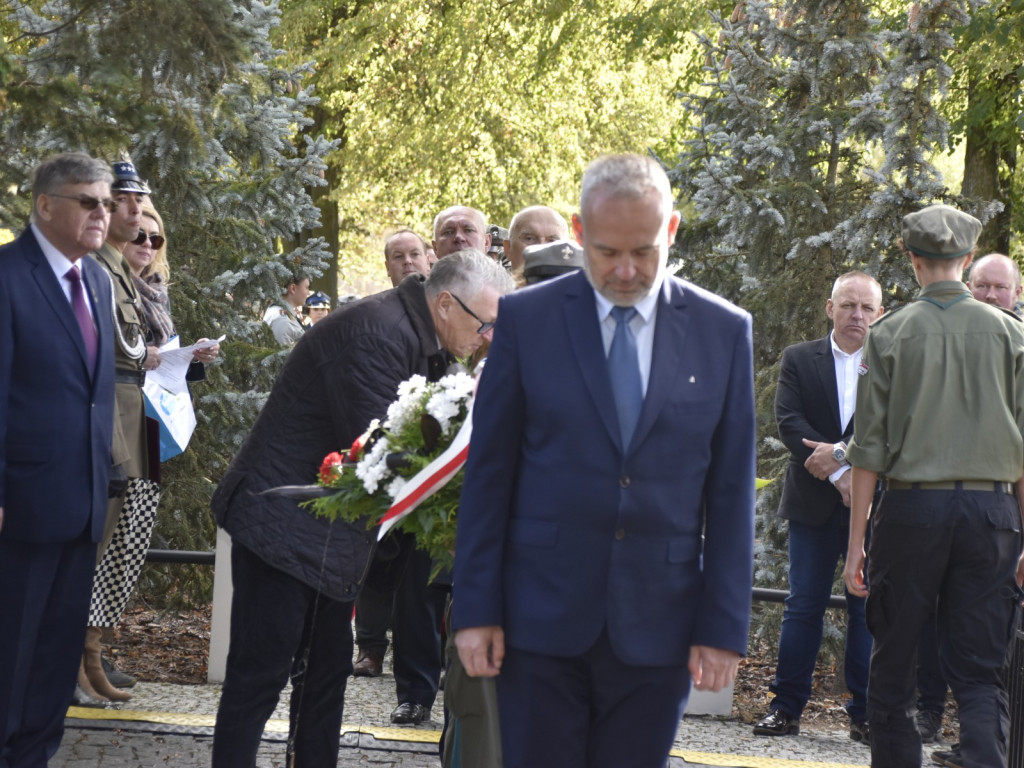 Wielki hołd bohaterom poległym na Ziemi Jaktorowskiej