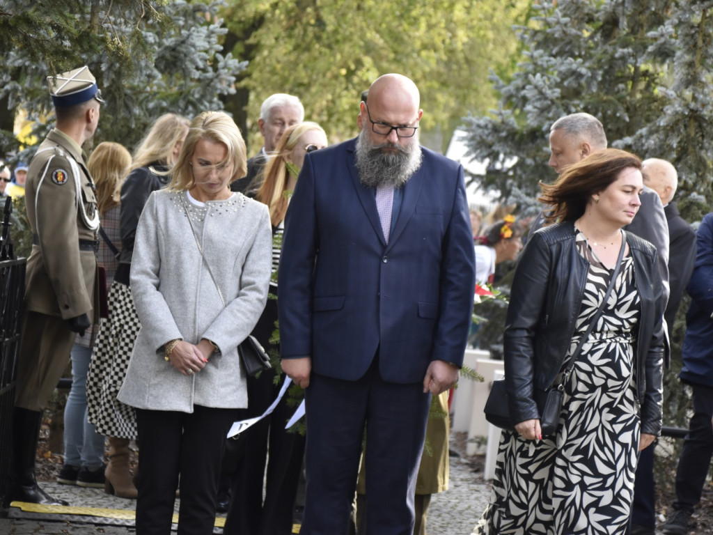 Wielki hołd bohaterom poległym na Ziemi Jaktorowskiej