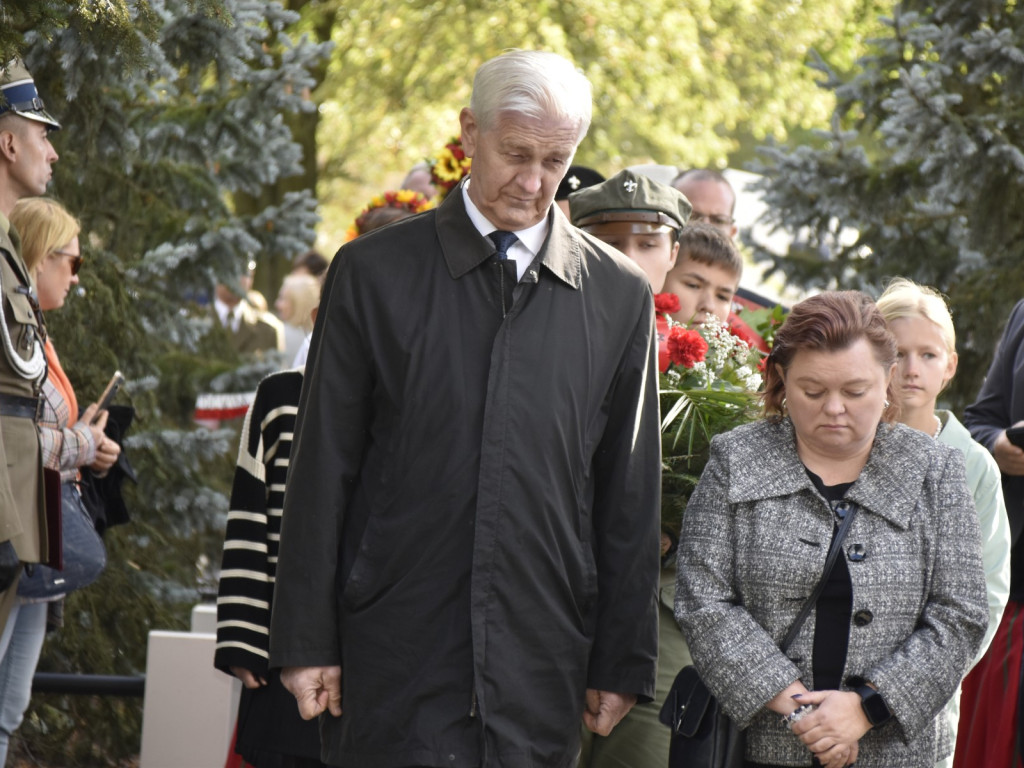 Wielki hołd bohaterom poległym na Ziemi Jaktorowskiej