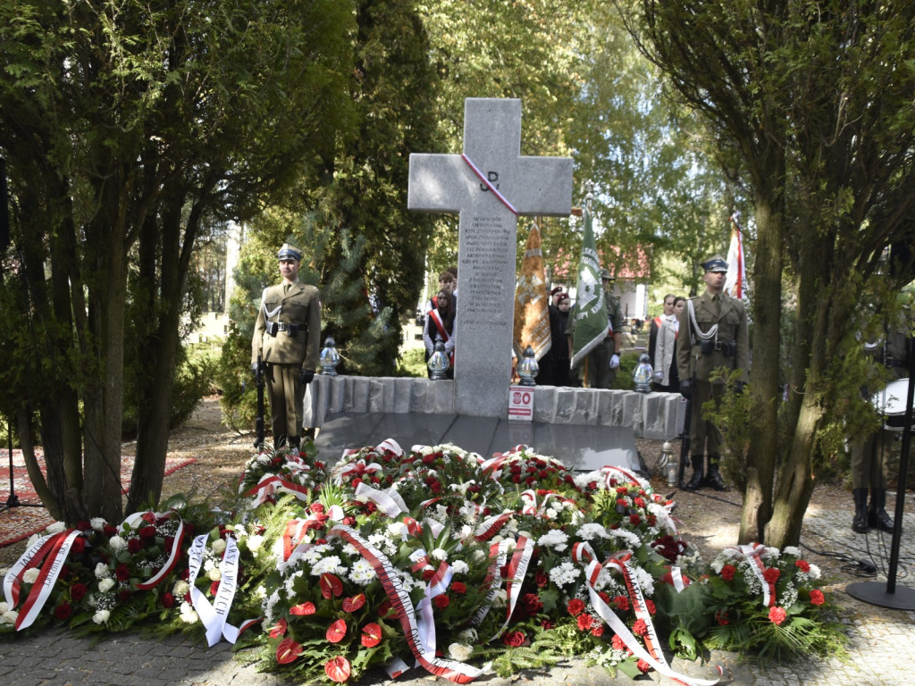 Wielki hołd bohaterom poległym na Ziemi Jaktorowskiej