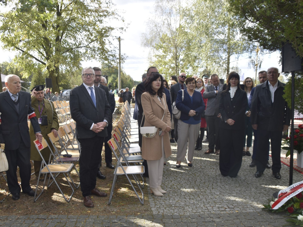 Wielki hołd bohaterom poległym na Ziemi Jaktorowskiej