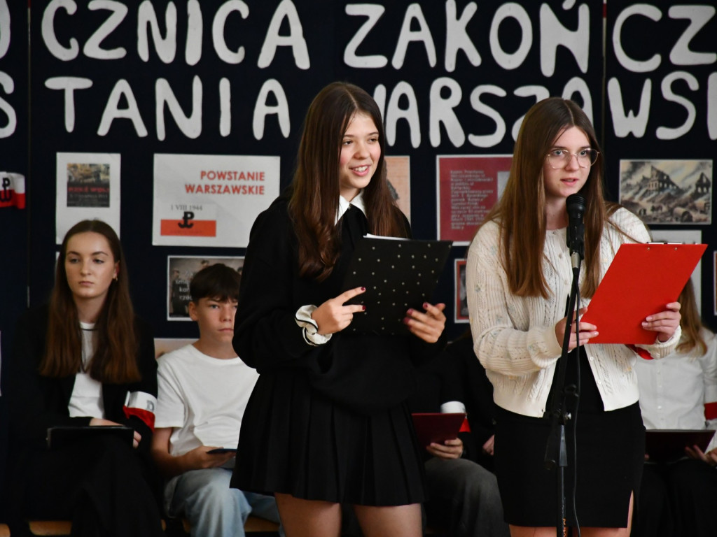 SP nr 4. Apel z Okazji 80. Rocznicy Zakończenia Powstania Warszawskiego