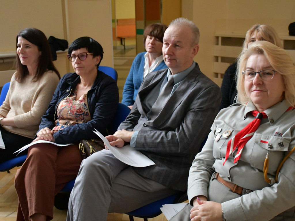 SP nr 4. Apel z Okazji 80. Rocznicy Zakończenia Powstania Warszawskiego