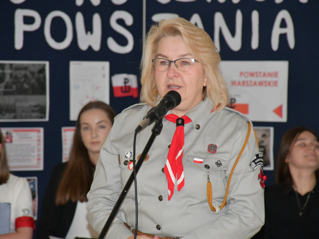 SP nr 4. Apel z Okazji 80. Rocznicy Zakończenia Powstania Warszawskiego
