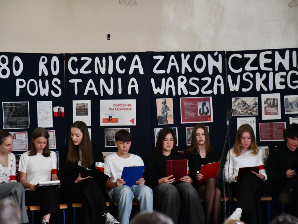 SP nr 4. Apel z Okazji 80. Rocznicy Zakończenia Powstania Warszawskiego